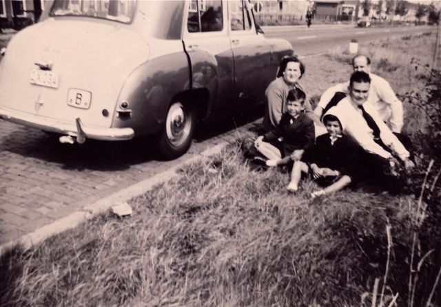 En soms reden we gewoon vijftig meter van huis en dan gingen we in de graskant zitten. Gezellig!